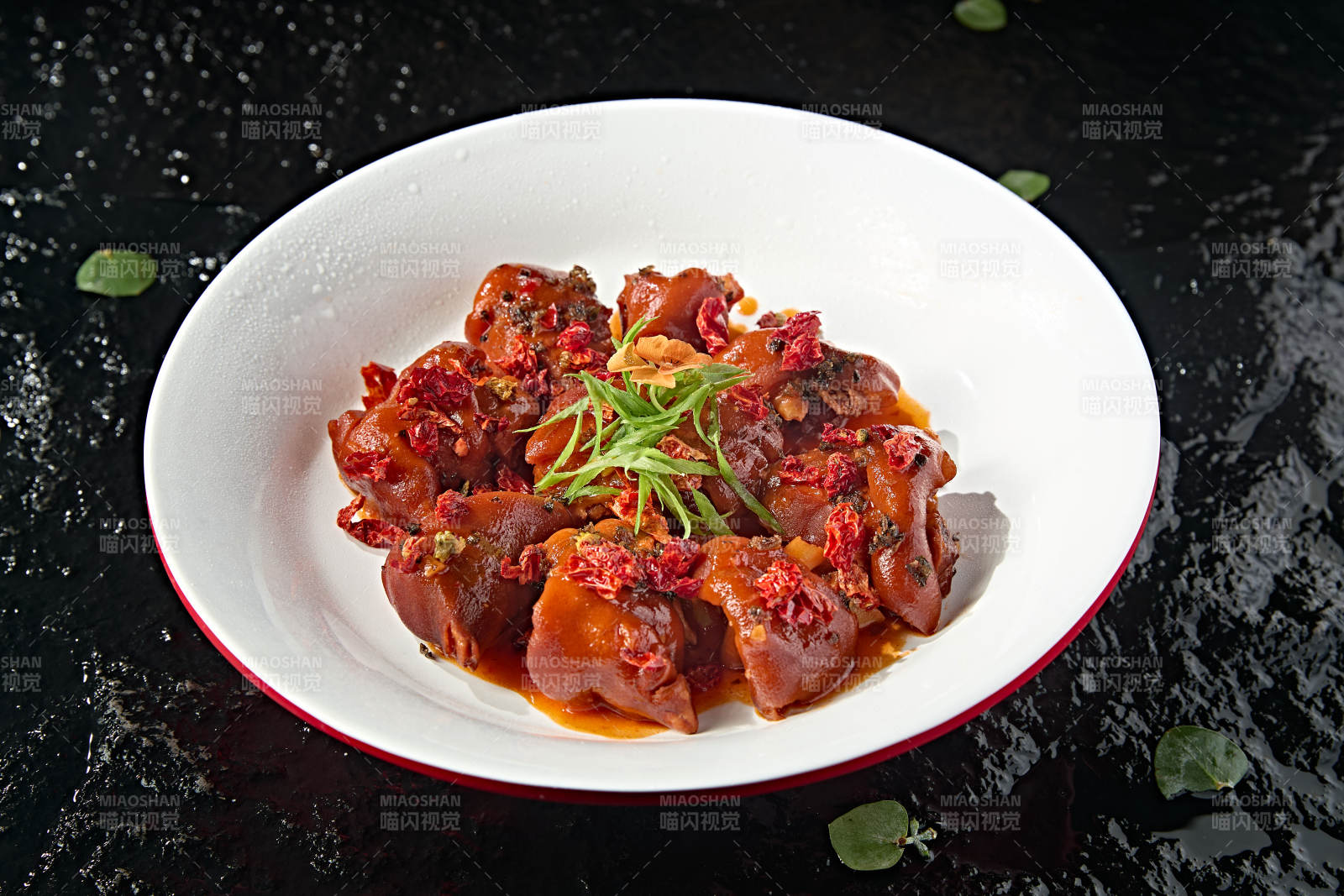 中餐美食川味香辣猪蹄块图片