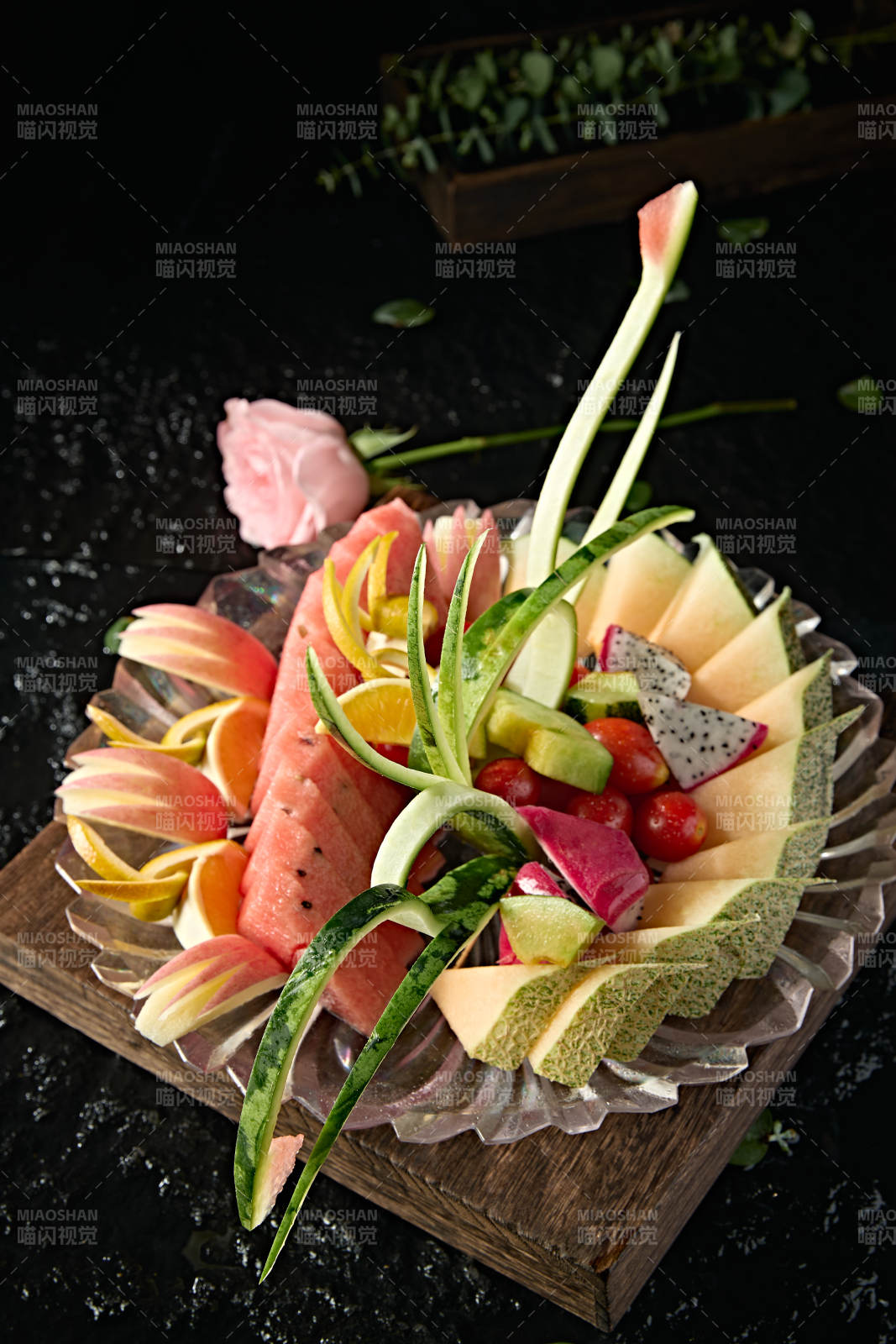 餐饮赠送惠客果盘图片