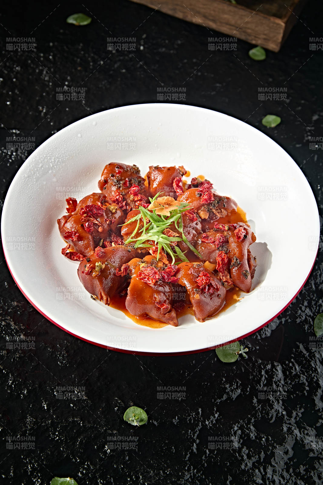 中餐美食川味香辣猪蹄块图片