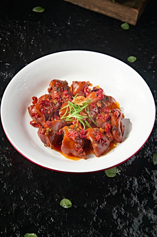 中餐美食川味香辣猪蹄块图片