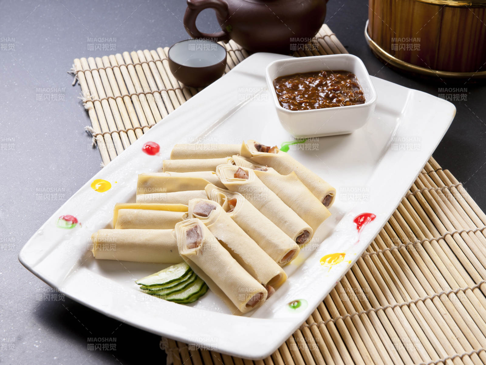 美味凉菜怀安豆腐皮卷熏肉图片