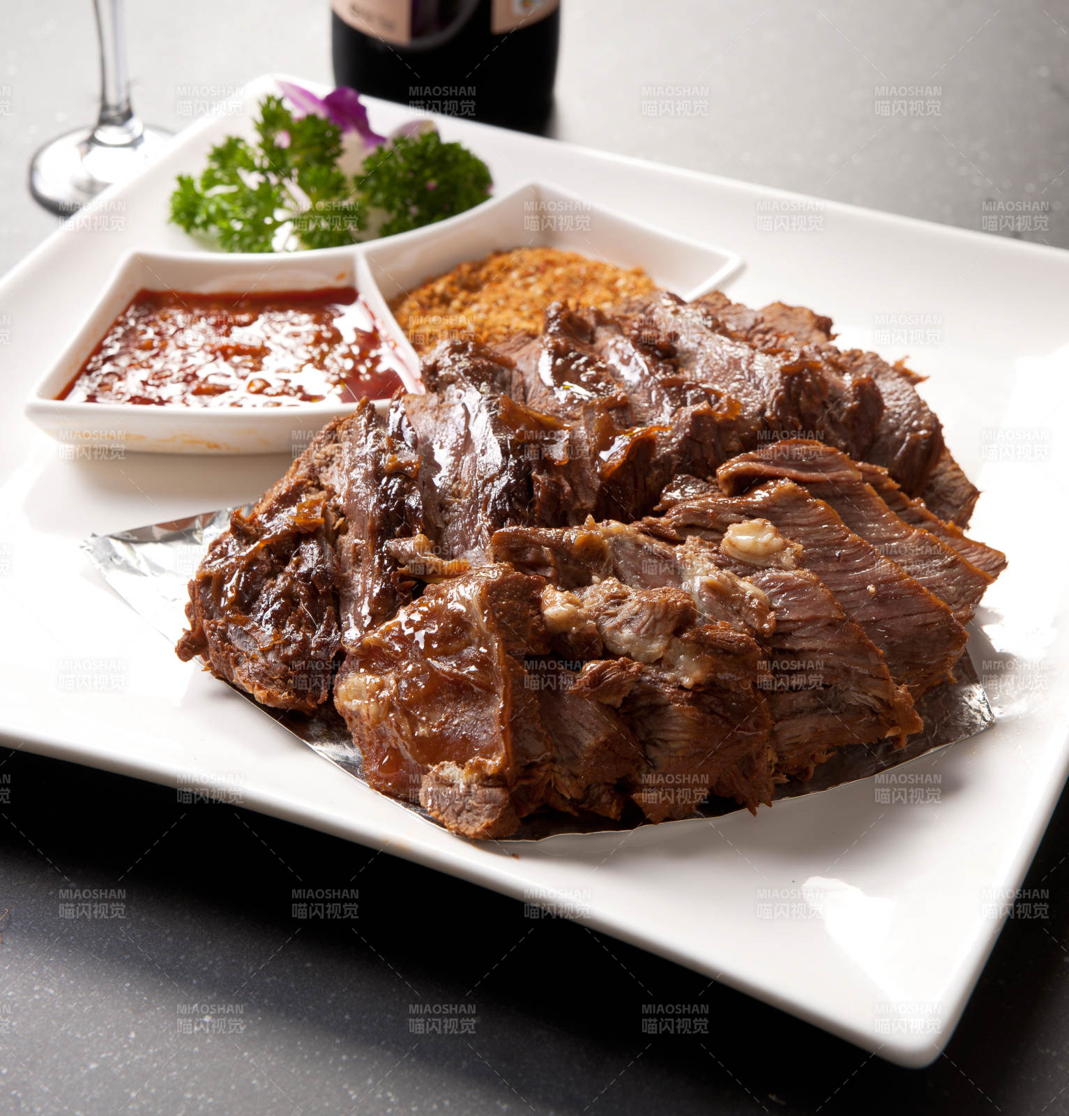 香烤牛肋拆骨肉图片