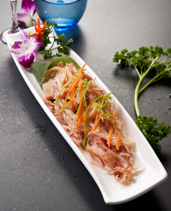 手撕熏柴鸡图片