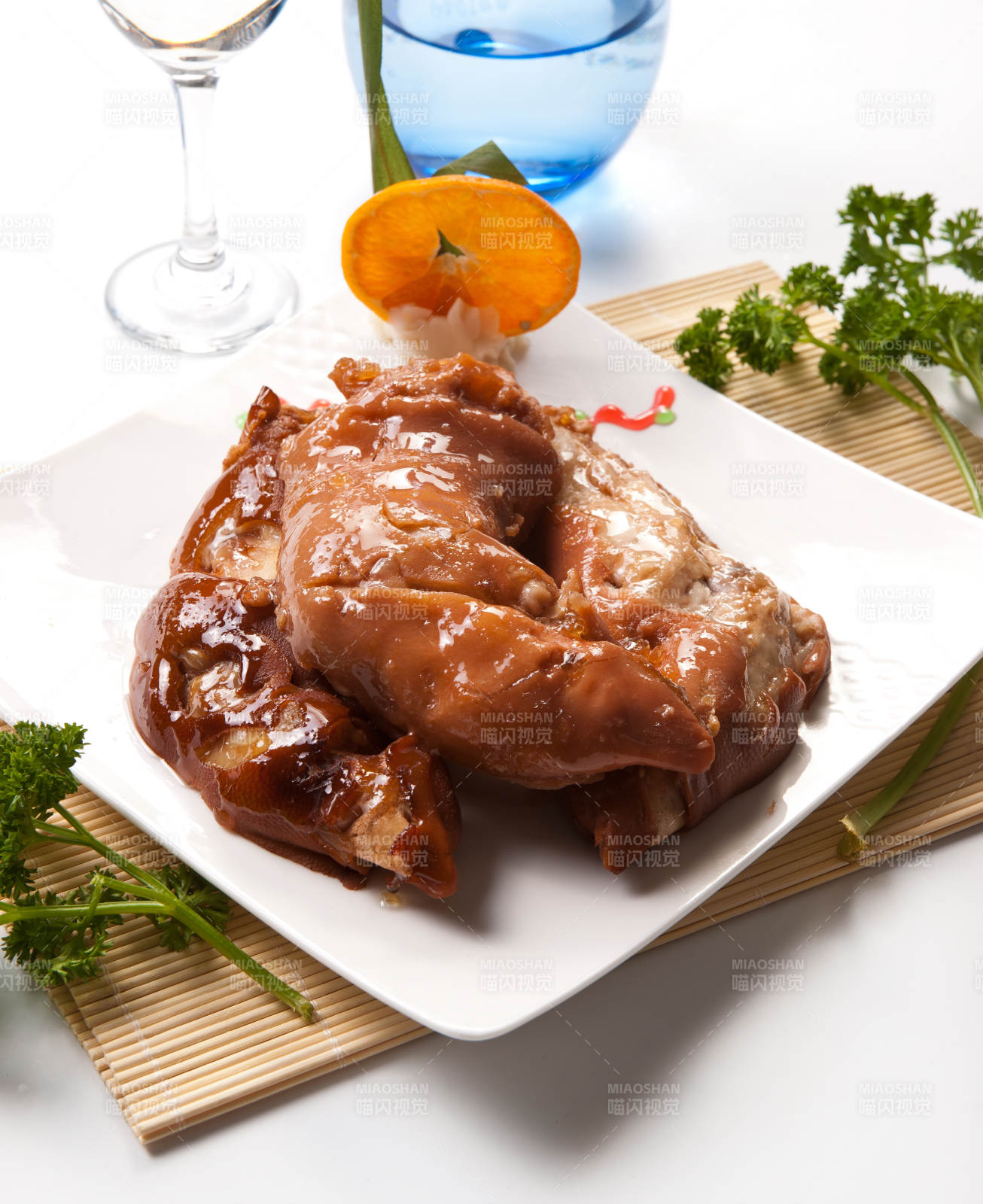 手撕卤猪蹄图片