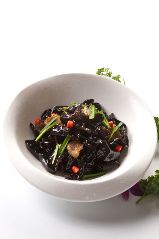 五花肉米椒蒜苗炒木耳图片