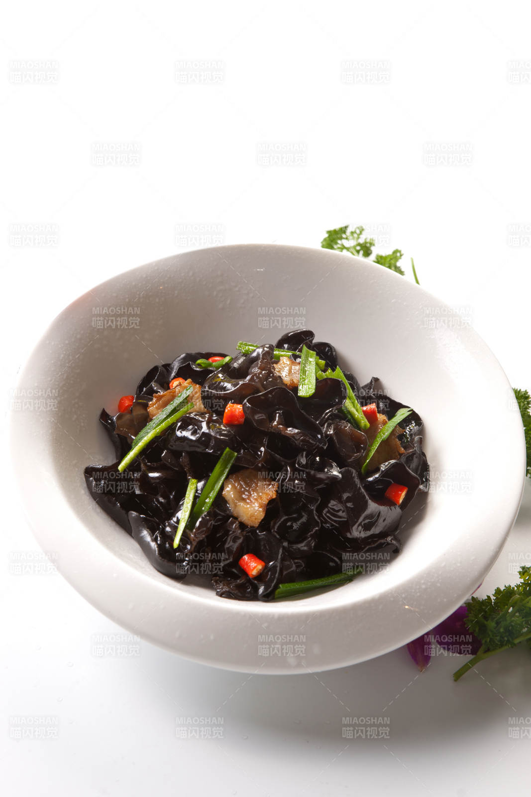 五花肉米椒蒜苗炒木耳图片