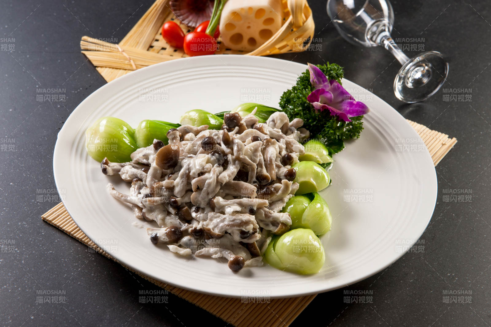 鸡糜芙蓉蛋炒海鲜菇图片