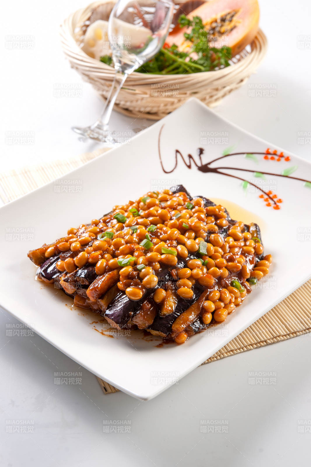 黄豆油焖茄子图片