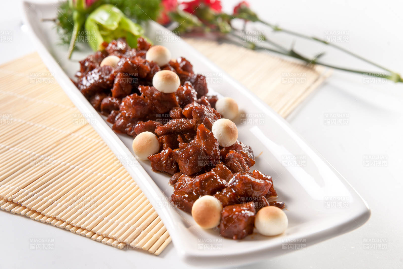 旺仔小馒头配酱烧牛仔粒图片