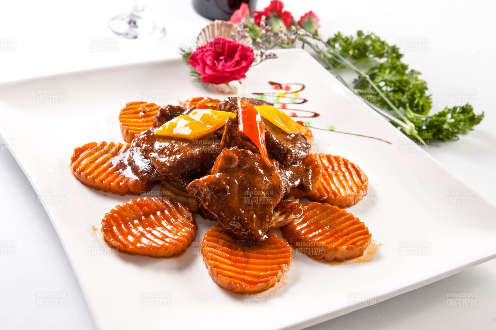 彩椒杏鲍菇酱爆牛仔骨图片