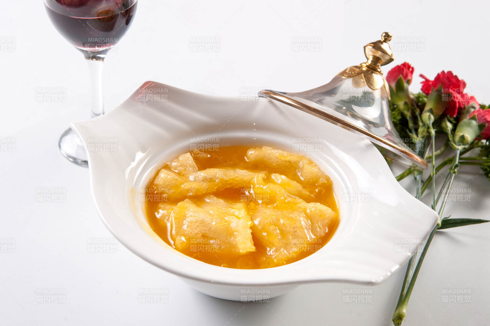 鲍鱼汁炖花胶鱼唇图片