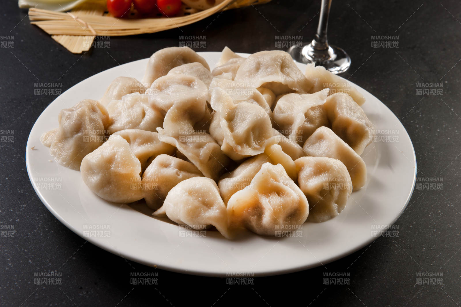 现包手工猪肉白菜饺子图片