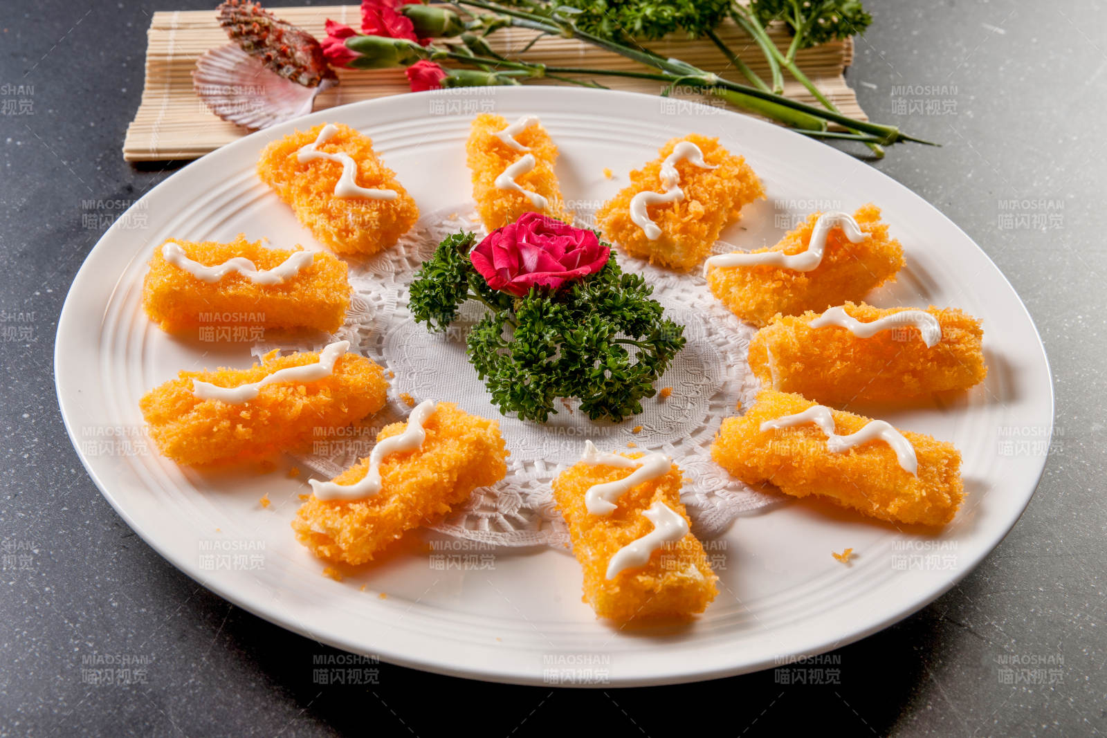 黄金炼乳油炸杏仁虾饼图片