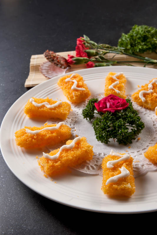 黄金炼乳油炸杏仁虾饼图片