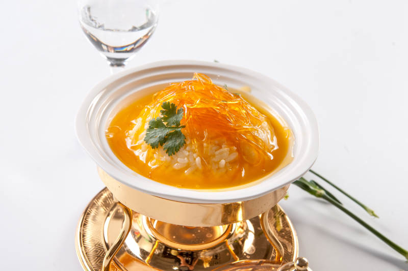 养生滋补美食鱼翅捞饭图片