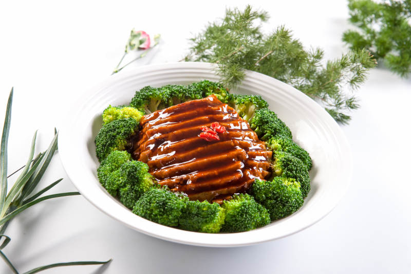 梅菜扣肉配西蓝花图片