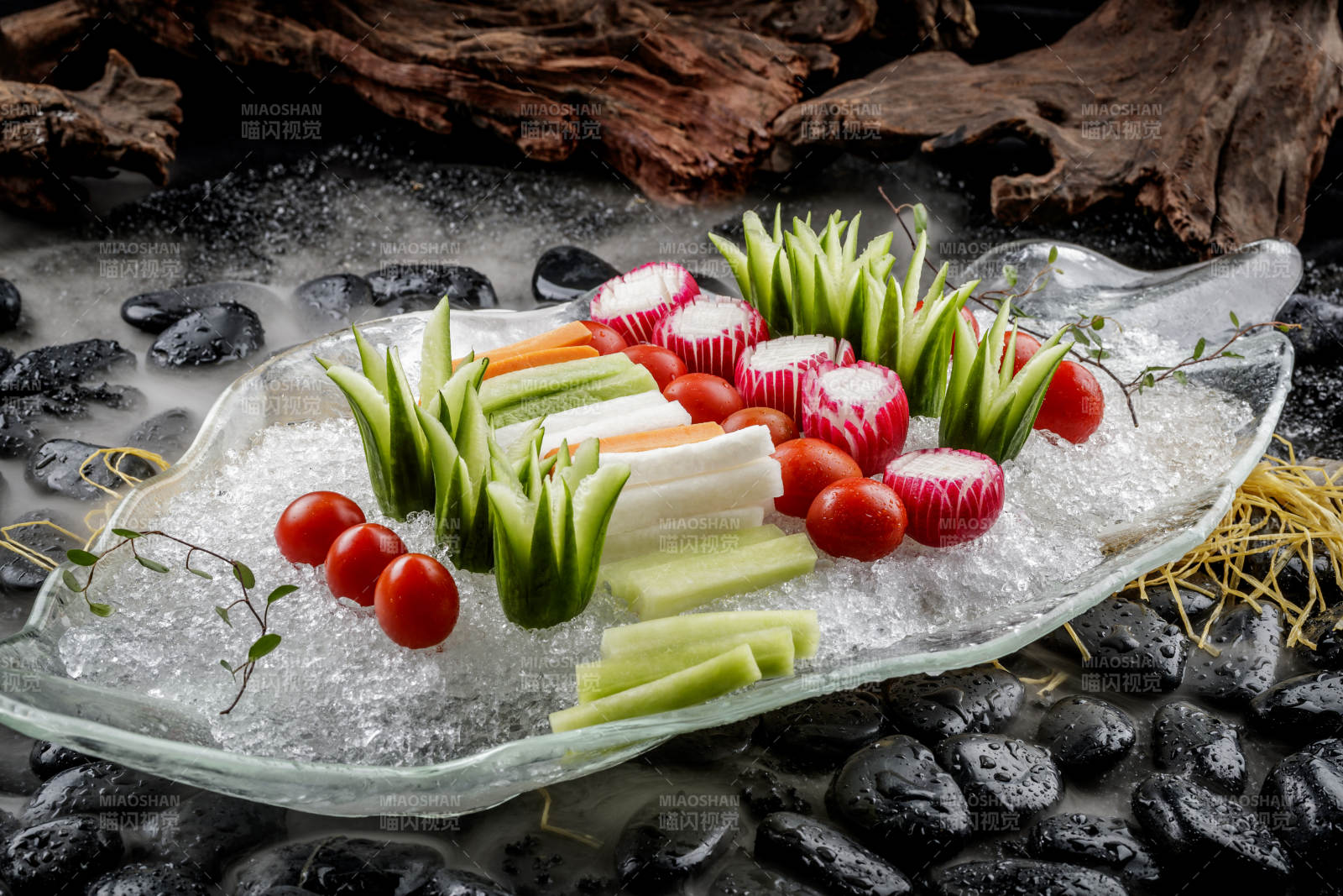 冰盘装的田园时蔬图片