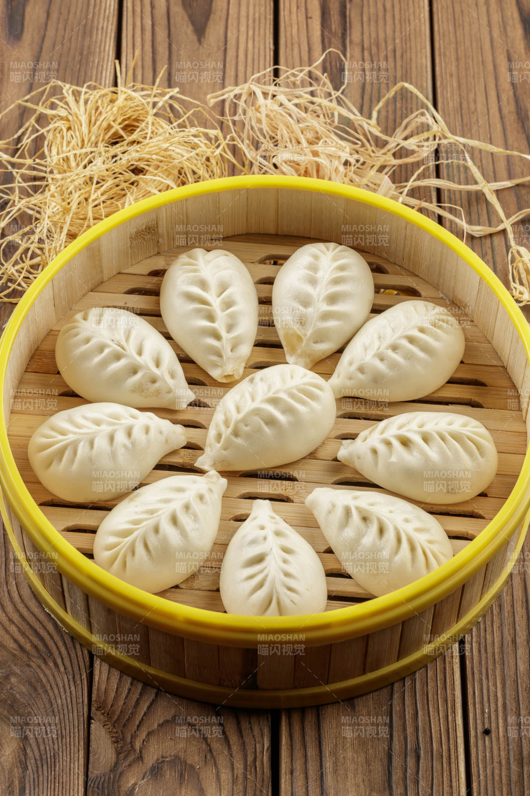 刚出笼的麦穗酱肉包图片