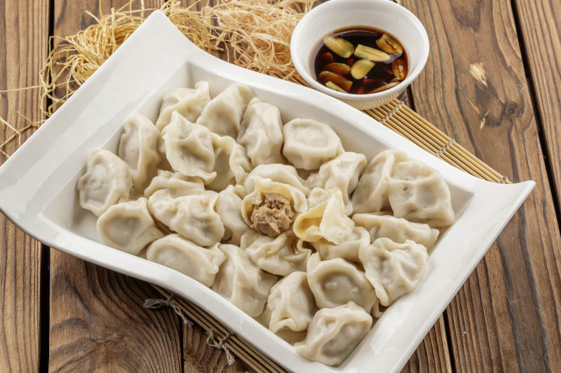 刚出锅的猪肉大葱水饺图片