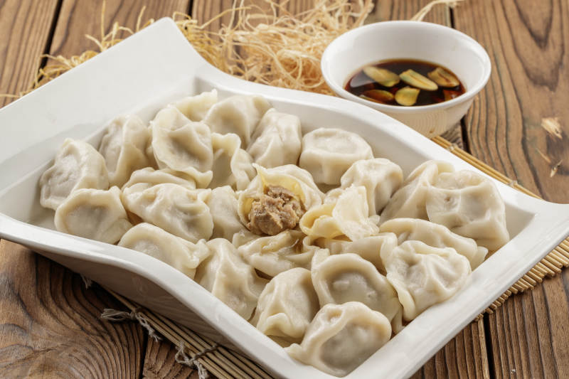 刚出锅的猪肉大葱水饺图片