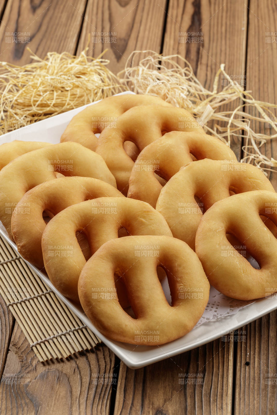 刚炸出锅的小油饼图片