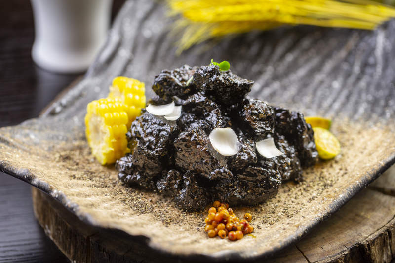 墨鱼汁焗牛腩肉配饰食材玉米金桔沙棘果图片