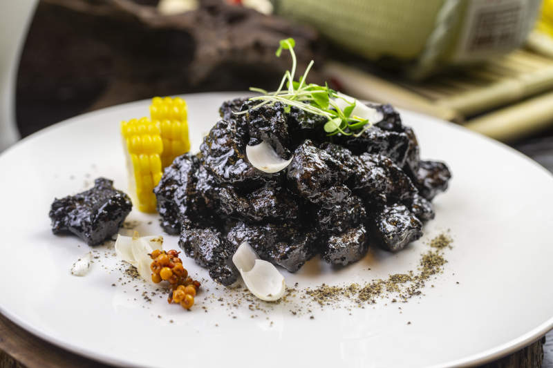 墨鱼汁焗牛腩肉配饰食材玉米金桔沙棘果图片