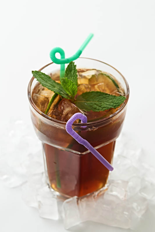 夏季清凉饮料柠檬冰红茶图片