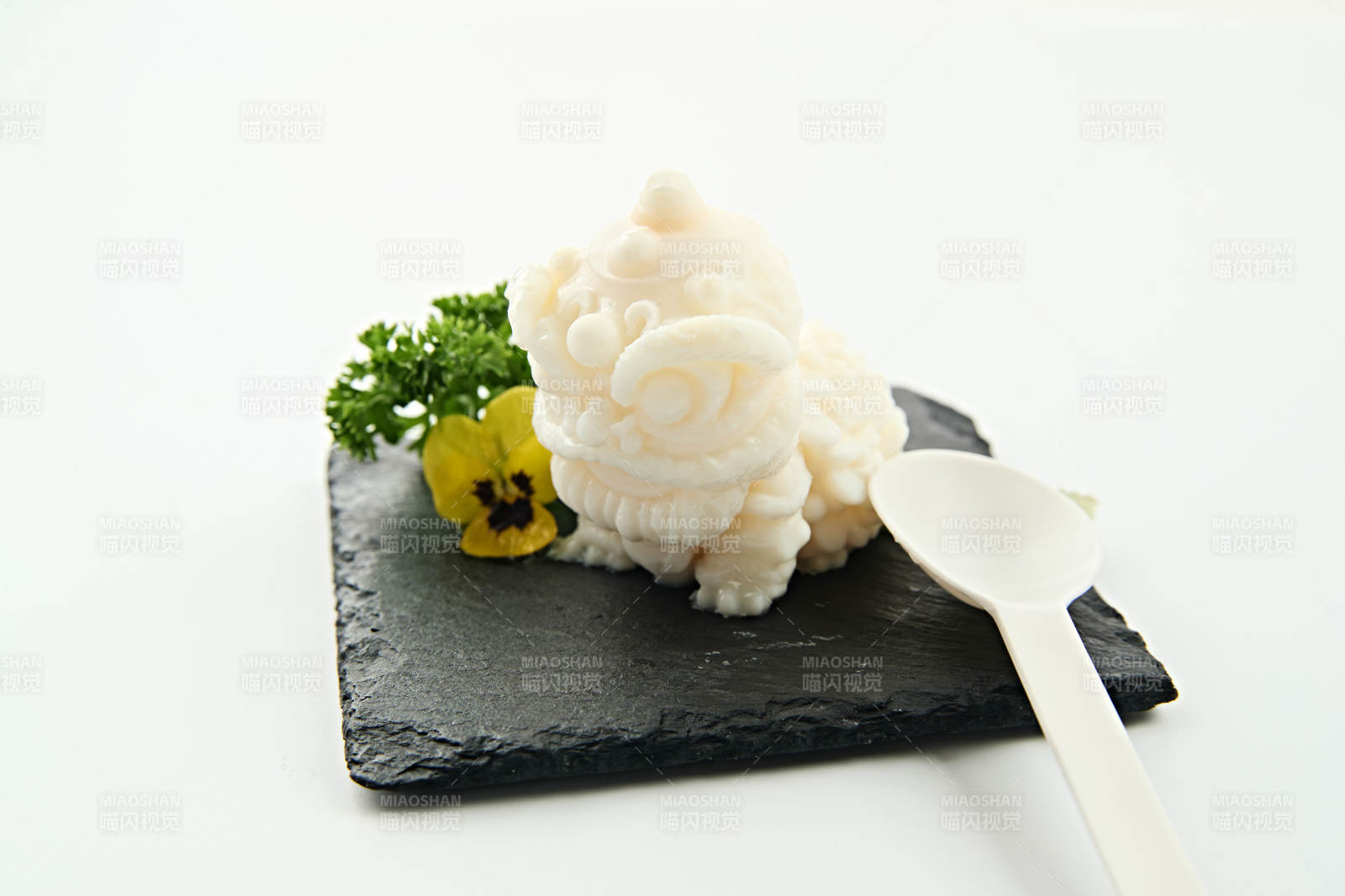 麒麟形态美食摇摇奶冻图片