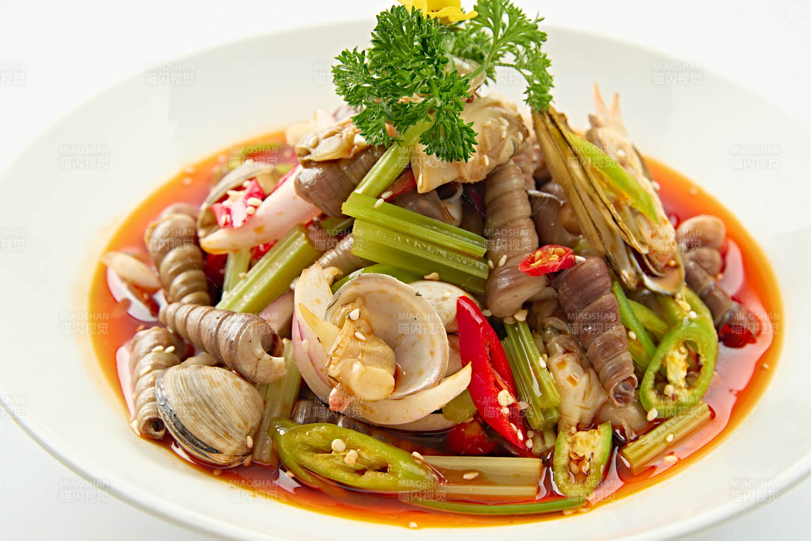 夏季大排档美食红油腌渍小海鲜图片