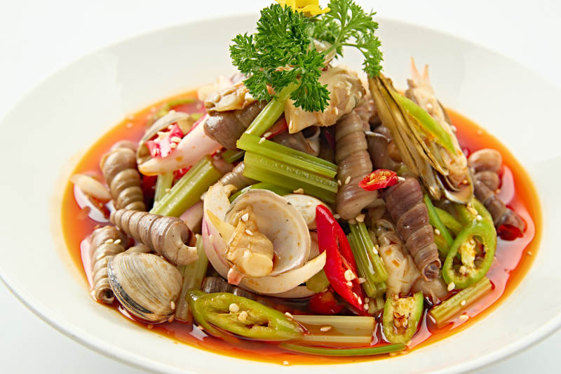 夏季大排档美食红油腌渍小海鲜图片