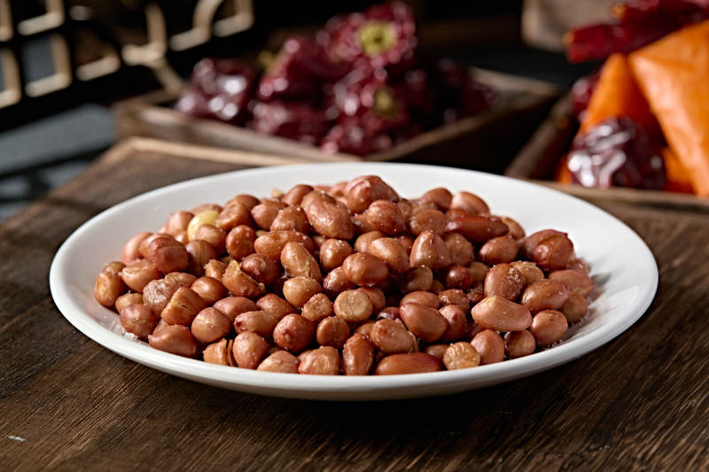 佐酒小吃油炸花生米图片