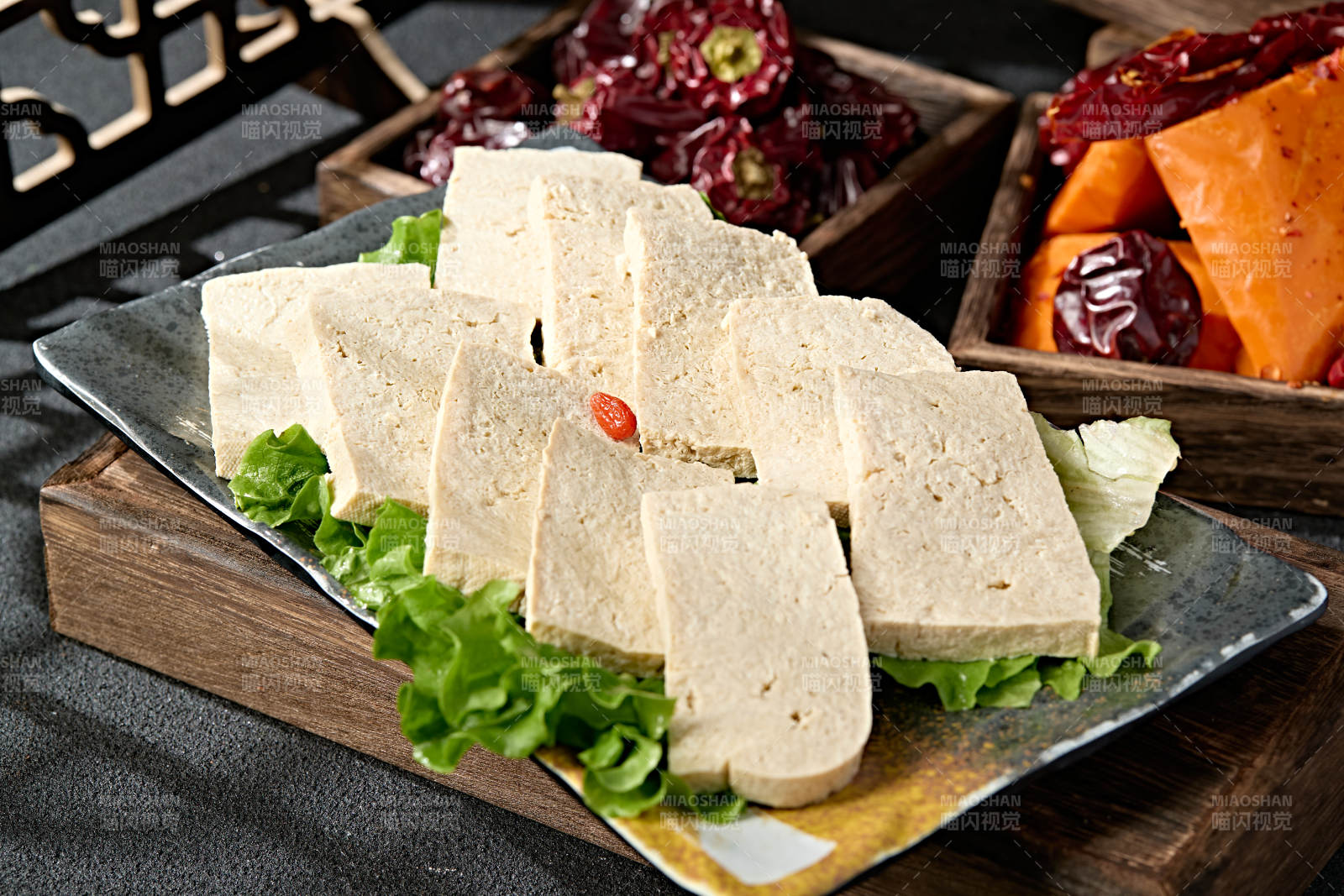 一盘冻豆腐切片图片