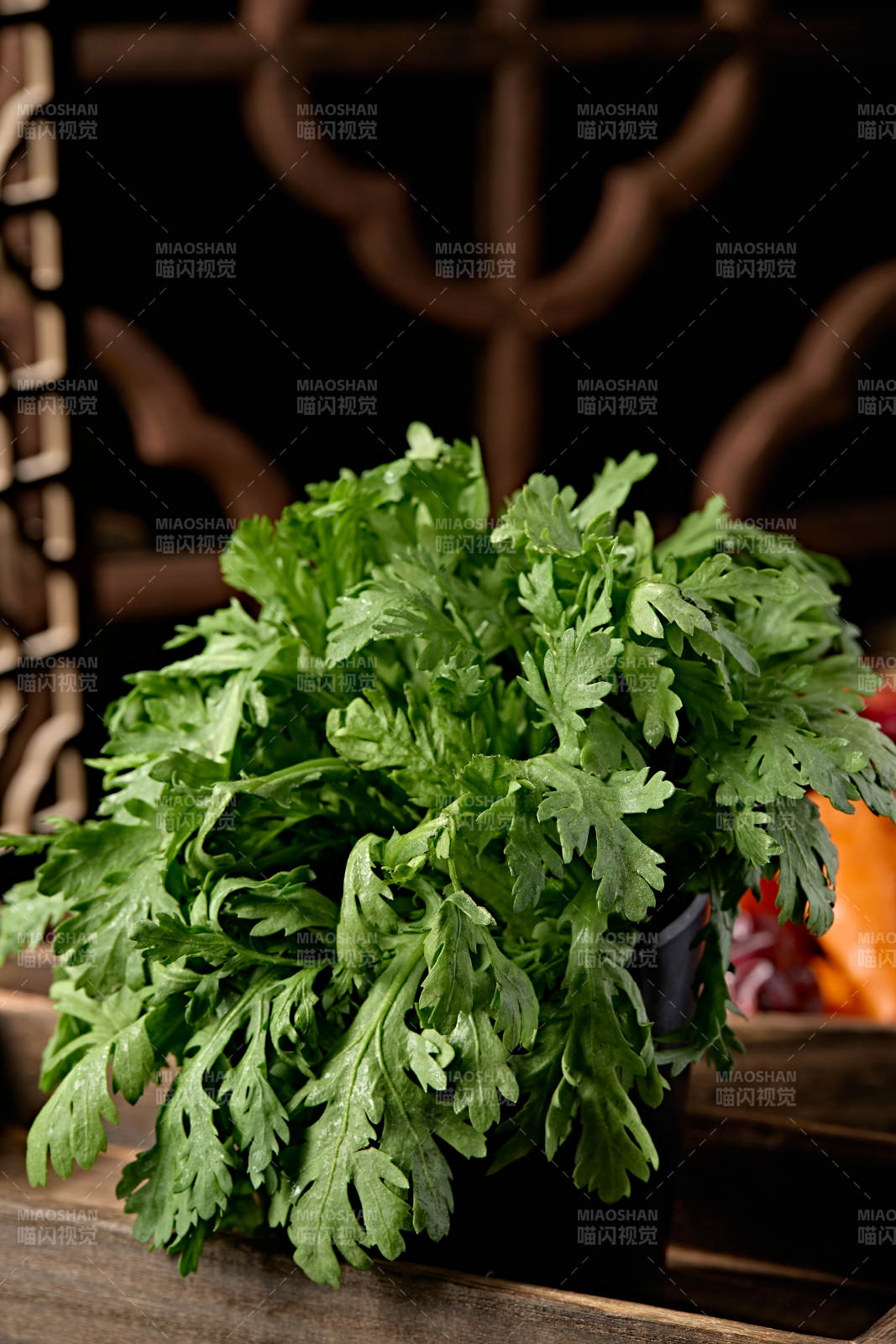 新鲜的火锅食材茼蒿蒿子秆图片