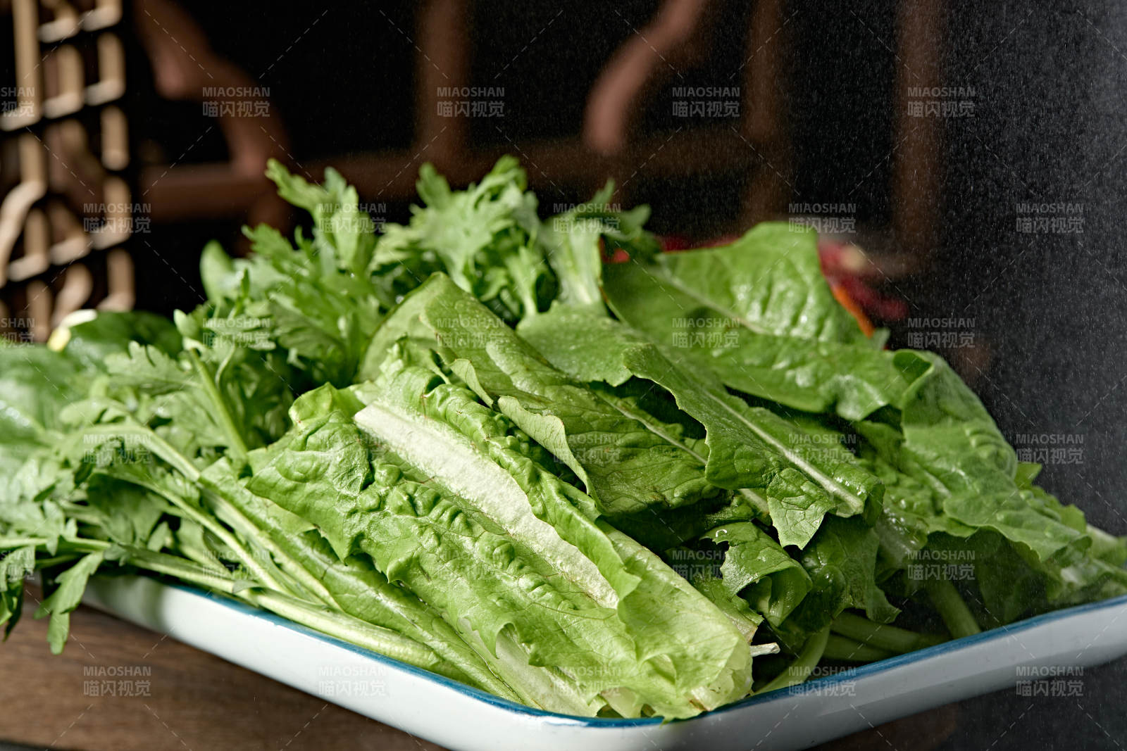 新鲜的火锅食材蔬菜拼盘图片