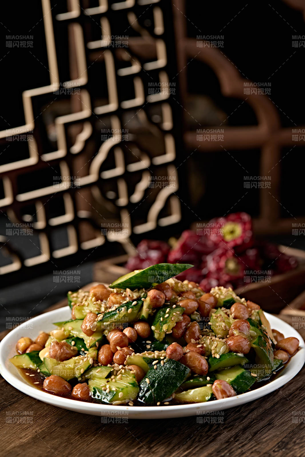 老醋花生拌拍黄瓜白芝麻图片