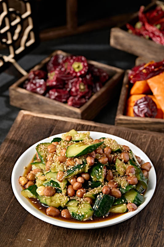 老醋花生拌拍黄瓜白芝麻图片