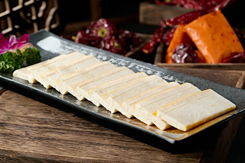 火锅涮品食材豆腐鱼糕切片图片