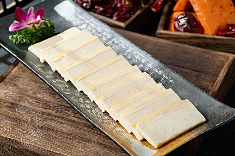 火锅涮品食材豆腐鱼糕切片图片