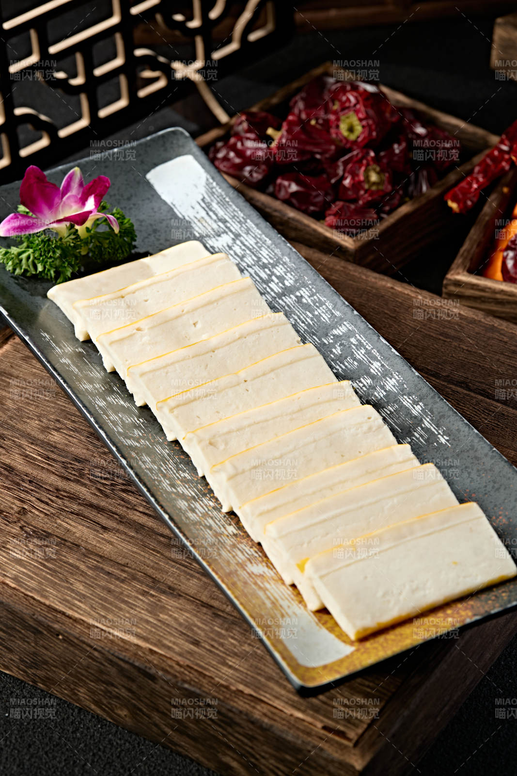 火锅涮品食材豆腐鱼糕切片图片