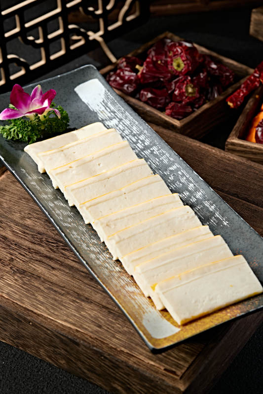 火锅涮品食材豆腐鱼糕切片图片