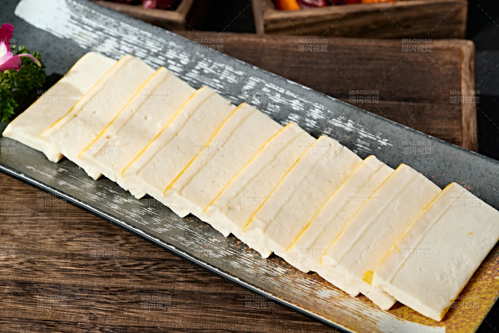 火锅涮品食材豆腐鱼糕切片图片