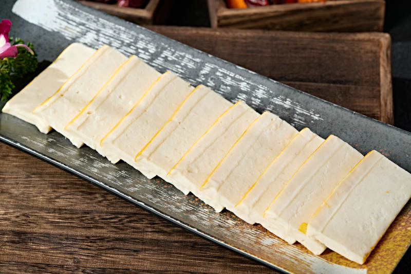 火锅涮品食材豆腐鱼糕切片图片