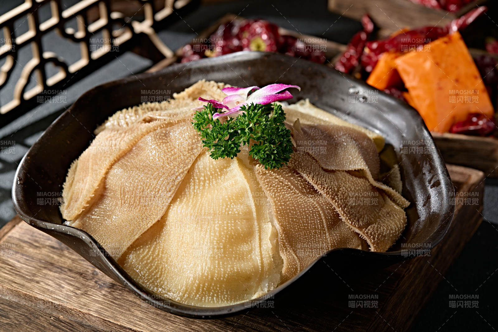 重庆火锅食材鲜嫩大片毛肚图片