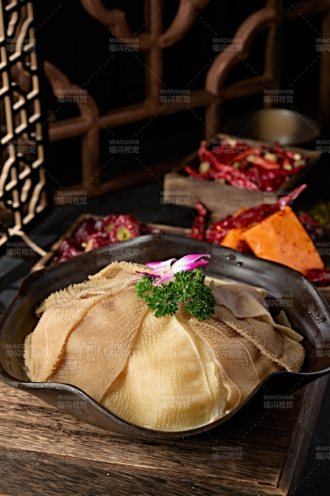 重庆火锅食材鲜嫩大片毛肚图片