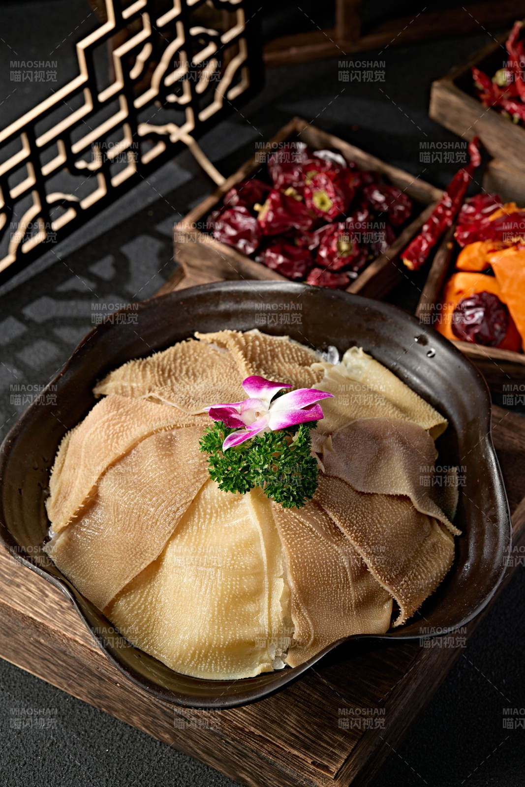 重庆火锅食材鲜嫩大片毛肚图片