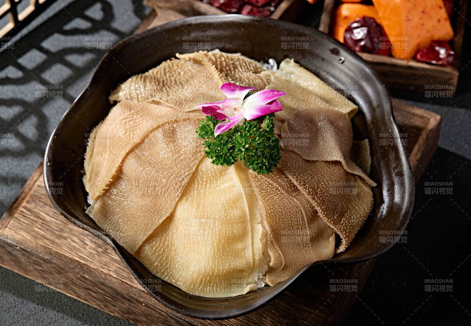 重庆火锅食材鲜嫩大片毛肚图片