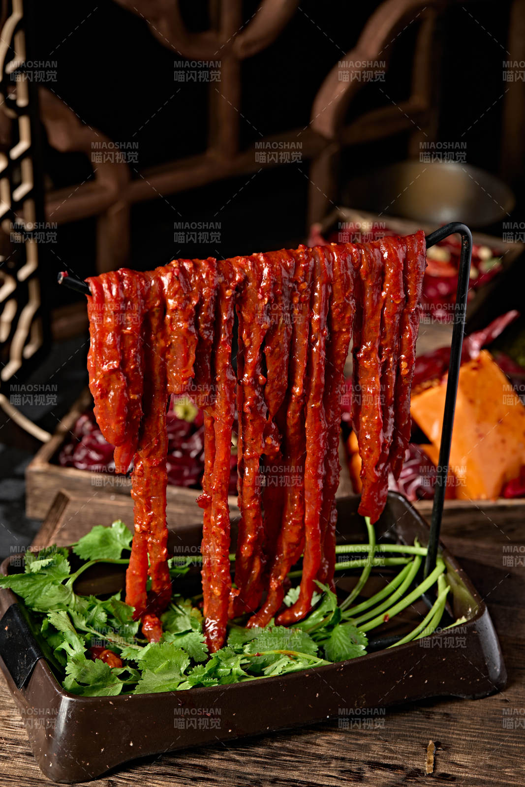 重庆火锅食材晾干麻辣筷子牛肉图片