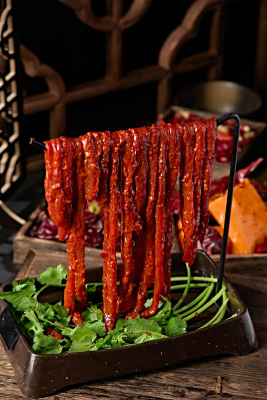 重庆火锅食材晾干麻辣筷子牛肉图片