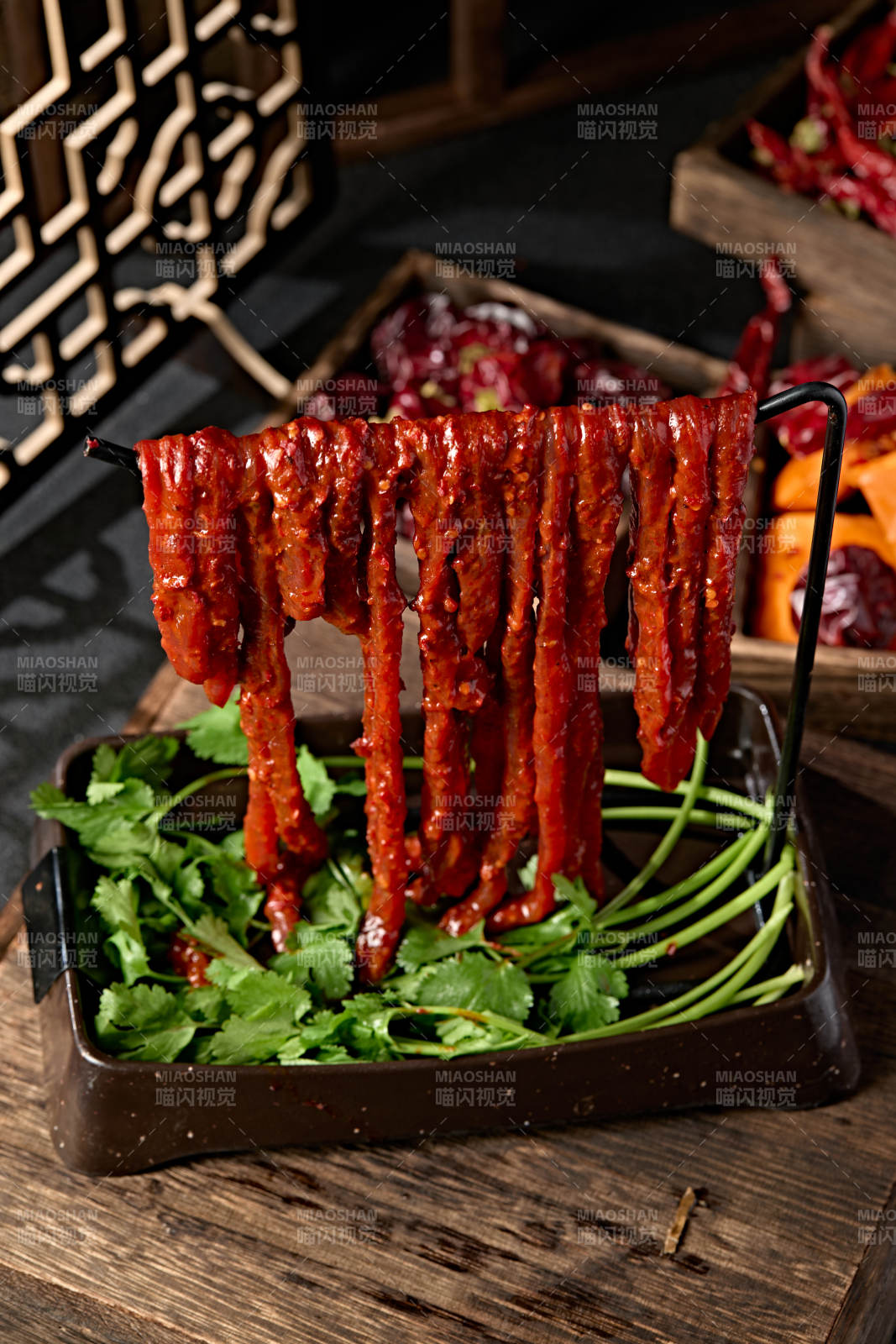 重庆火锅食材晾干麻辣筷子牛肉图片